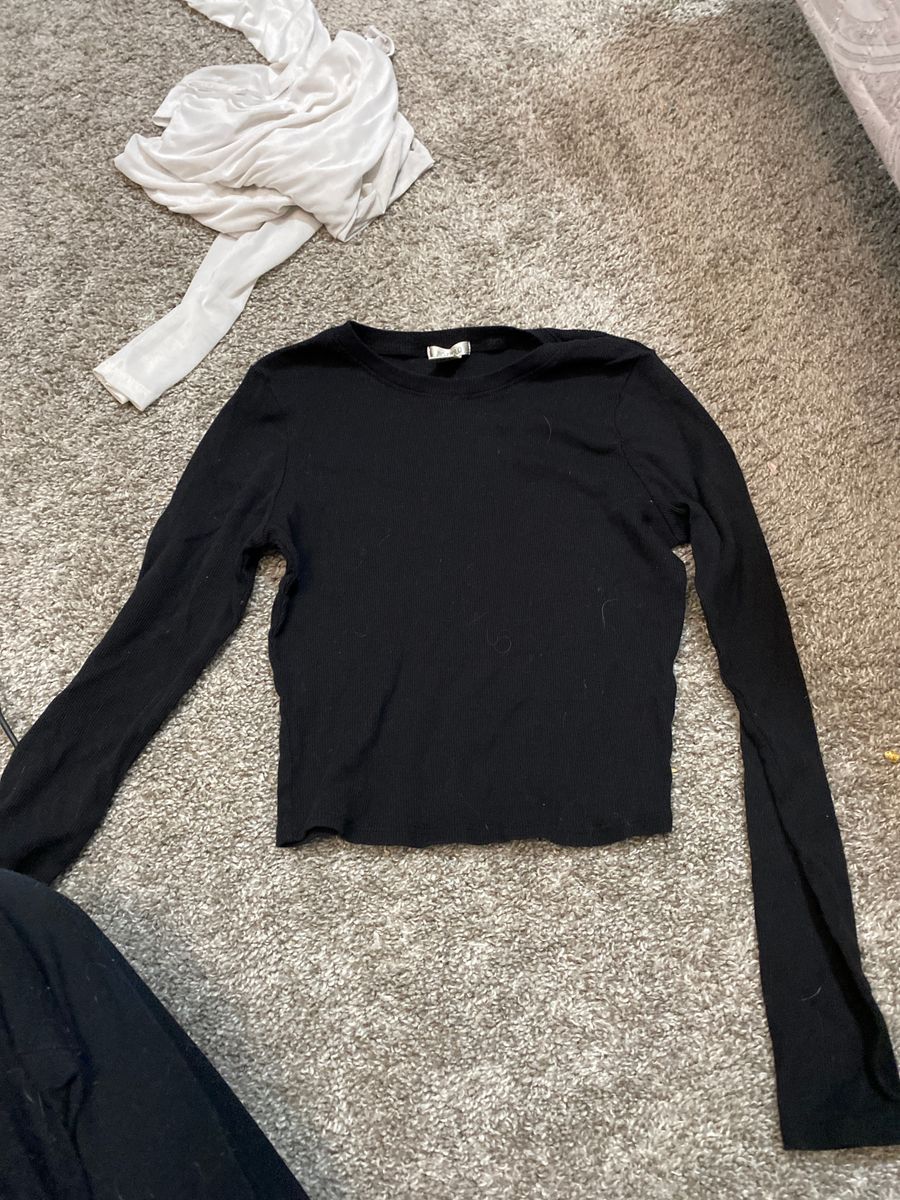 Black long sleeve crop